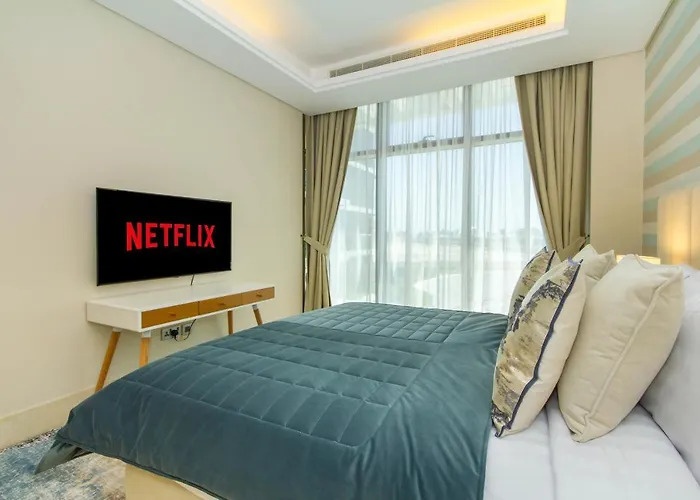 Bespoke Holiday Homes - Palm Jumeirah- 2 Bedroom Sea View With Pool & Beach Access, The 8